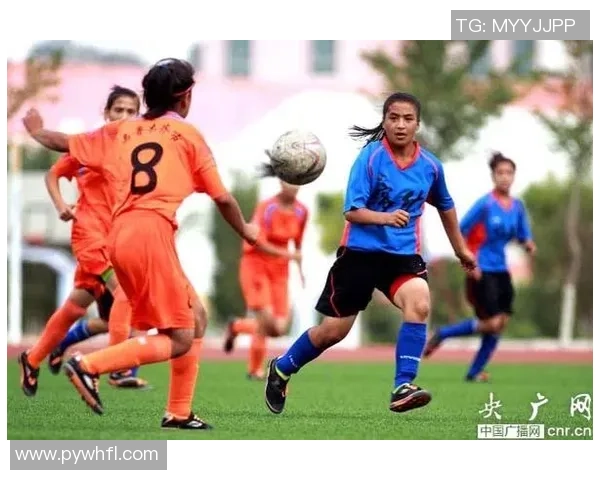 藏族女孩展现足球才华与民族魅力的精彩瞬间 藏族女孩展现足球才华与民族魅力的精彩瞬间